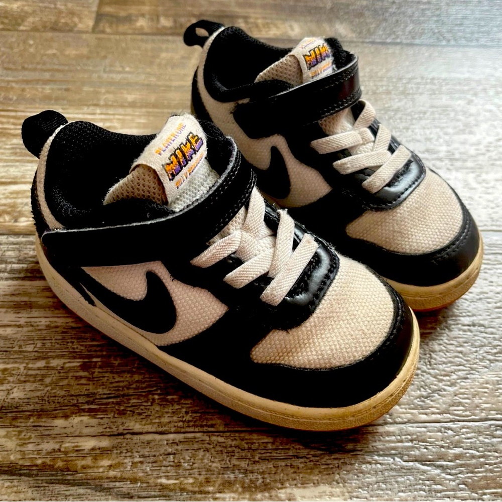Nike court borough 2 toddler size 7 Black and White Sneakers